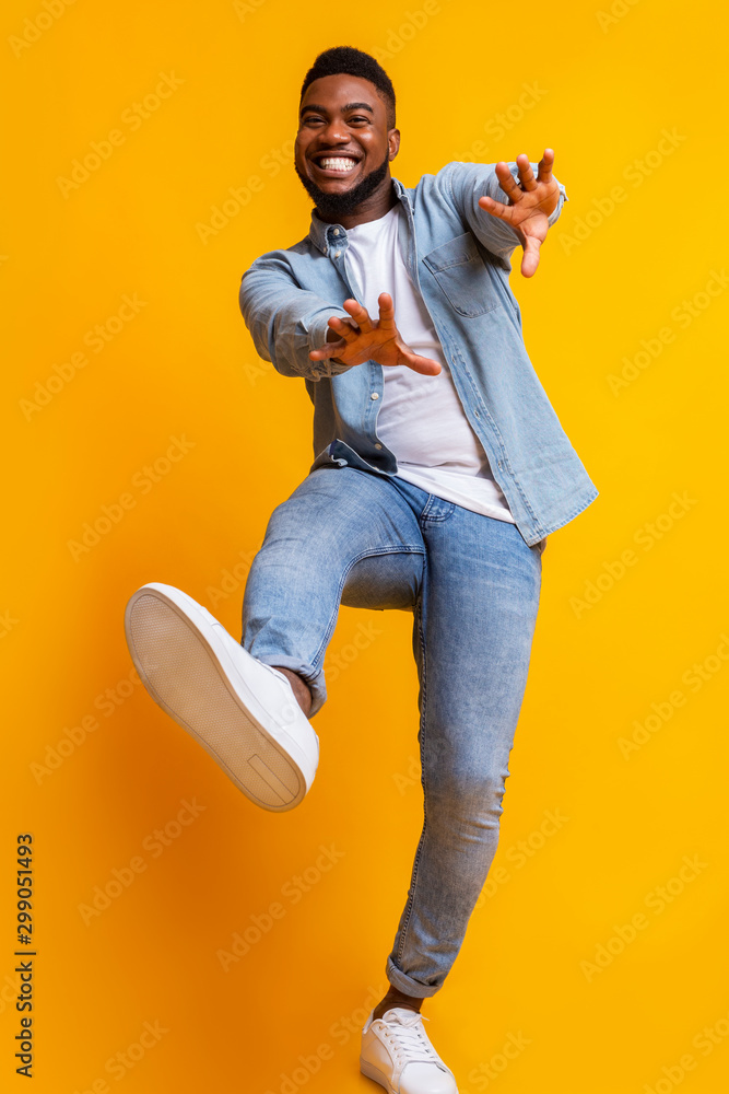 © Prostock-studio - Funny black man dancing and extending his hands to camera
