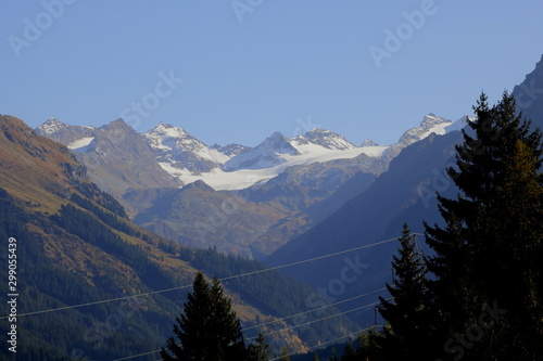 Blick von Klosters- Serneus auf Gletscherberge der Silvretta photo