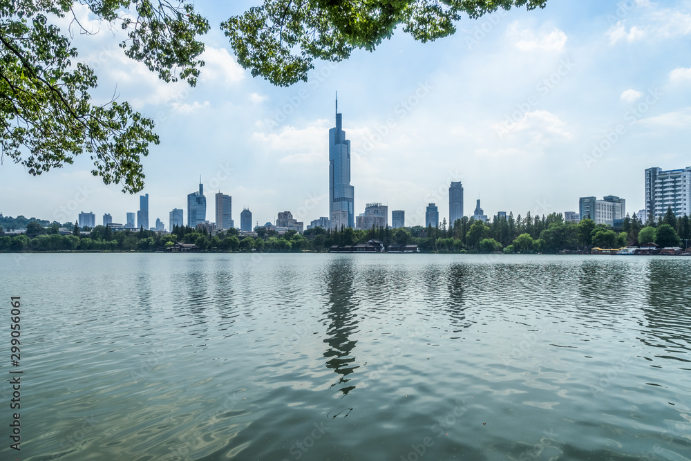 Fototapeta premium Xuanwu Lake and Skyline of Urban Architecture in Nanjing