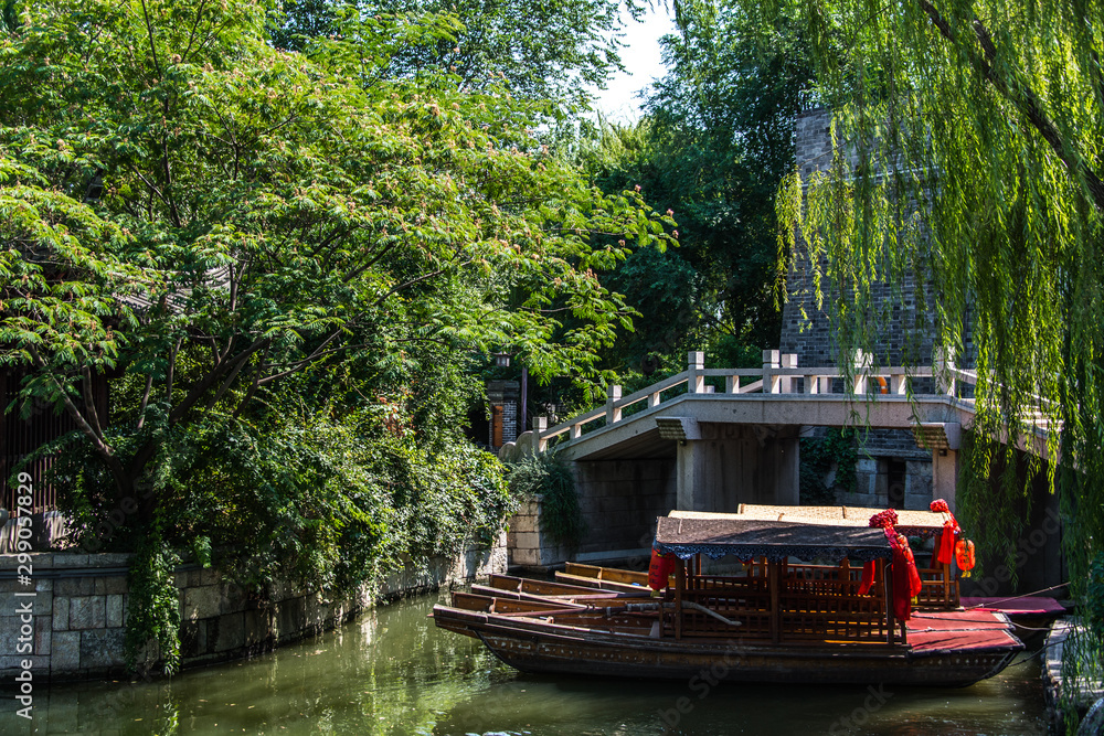 Naklejka premium Taierzhuang is located in Zaozhuang in Shandong, is the largest water town in China. Historically, it was an important hub along the Grand Canal, China.