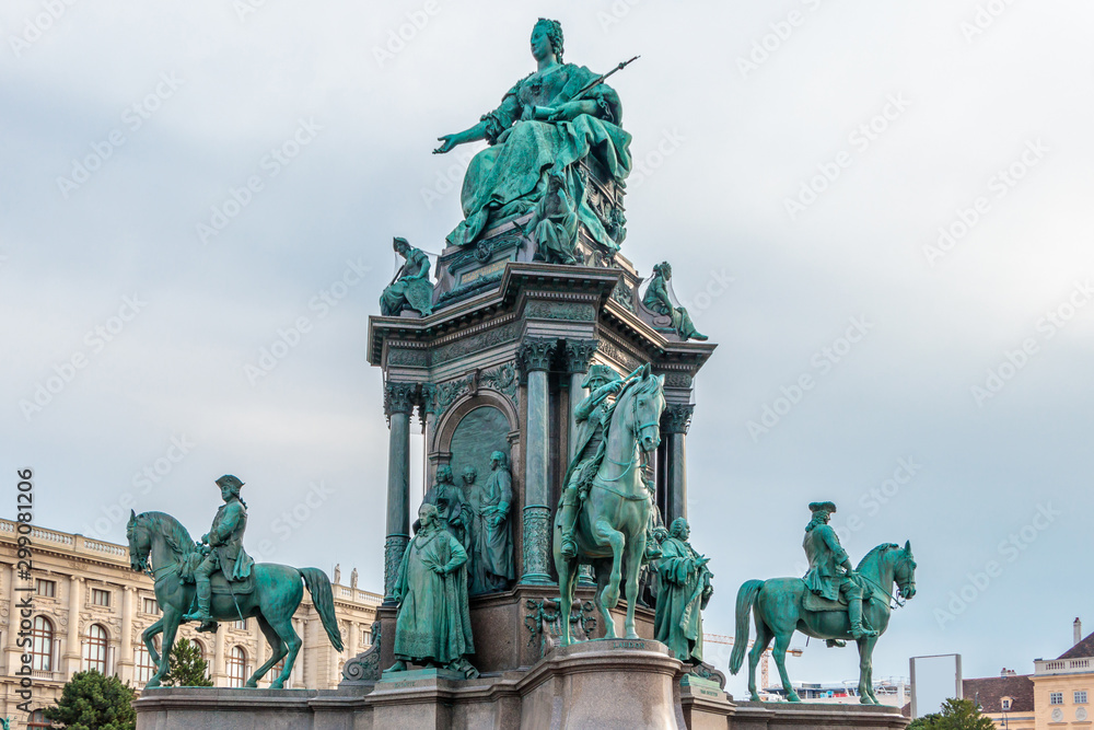 Obraz premium The monument of Empress Maria Theresa of Habsburg in Vienna, Austria
