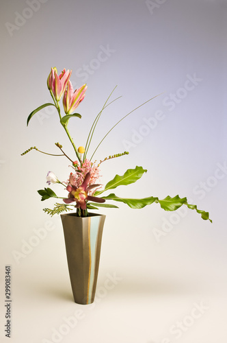 Fotografía de estudio de arreglo floral Ikebana