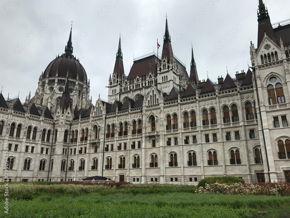 parliament in budapest hungary
