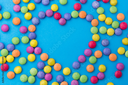 Tableau sur toile sweets, confectionery and valentine's day concept - bright multicolored candy dr