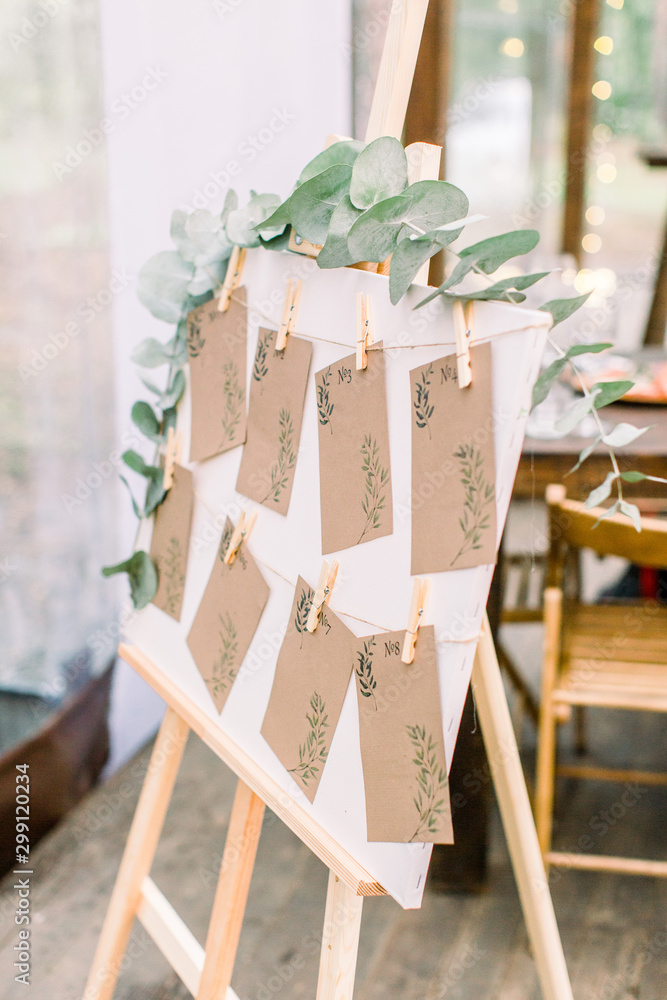 Φωτογραφία List, plan, chart of the seating area of guests at the tables at restaurant tent outdoors