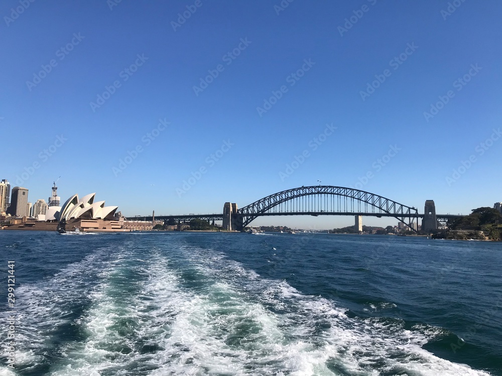 Fototapeta premium 海からのハーバーブリッジ