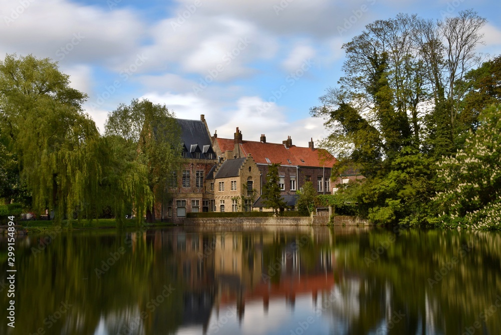 Houses in Bruges - Minnewater lake