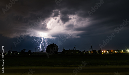 lightning silhouette photo