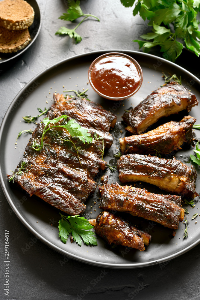 Sliced grilled spare ribs