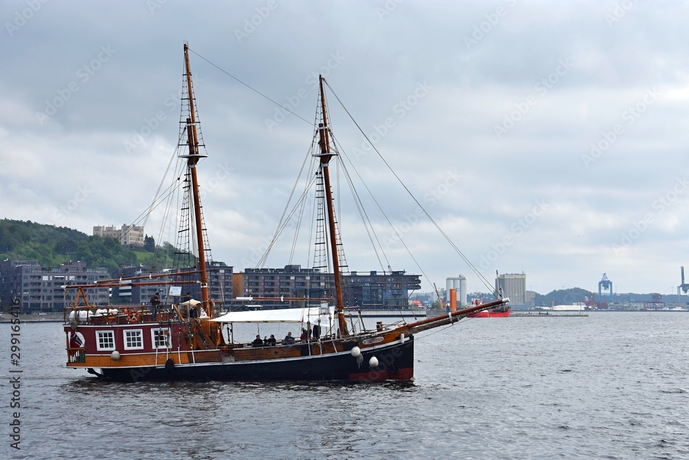 Oslo - Ship on the sea