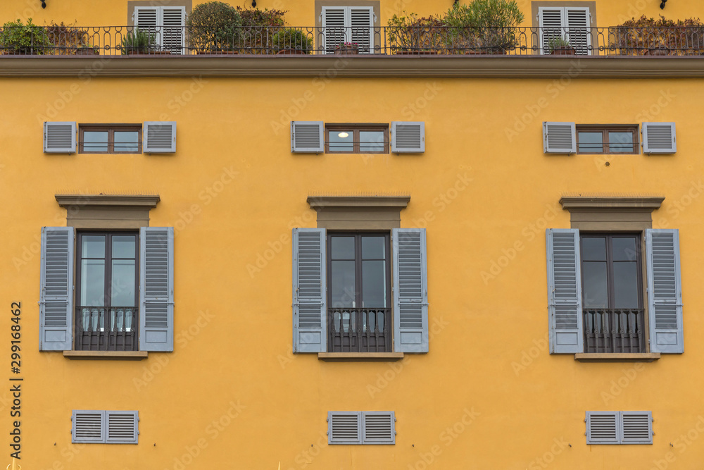 Obraz premium Yellow Building Florence