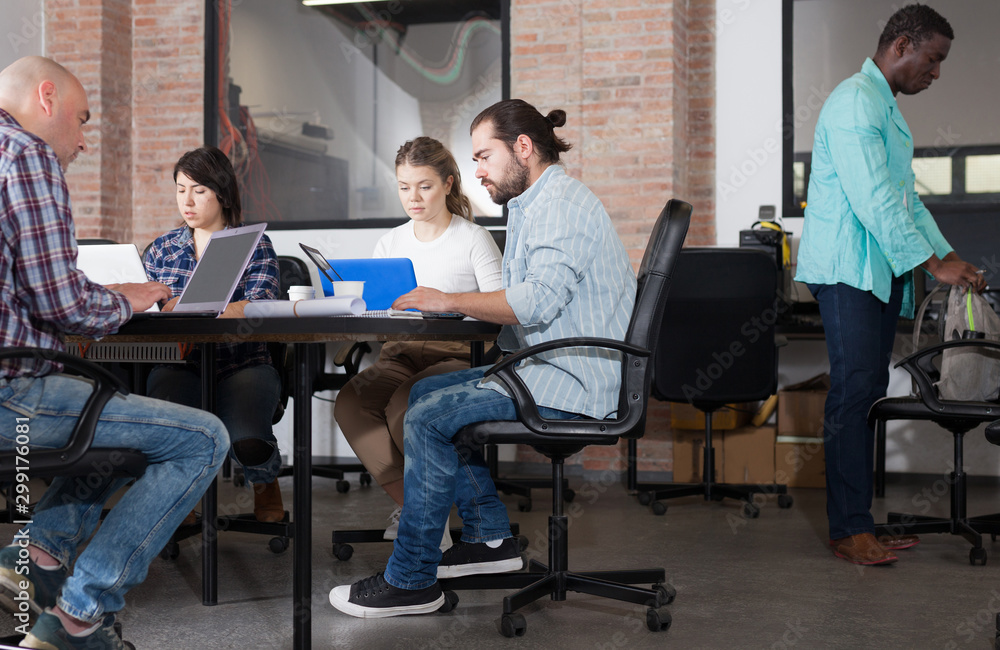 Fototapeta premium Business team working in coworking space
