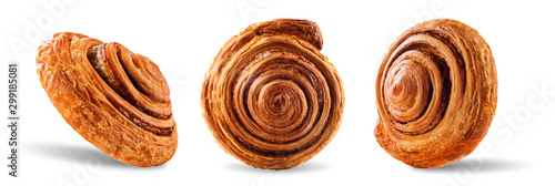 Photos Cinnamon bun on a white isolated background