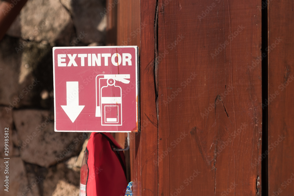 Extinctor Sign Extintor (Extinguisher) Sign with a Fire Extinguisher Symbol Stock ...