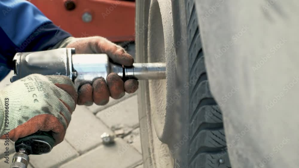 Remove the wheel nut for maintenance Remove the wheel nut for maintenance