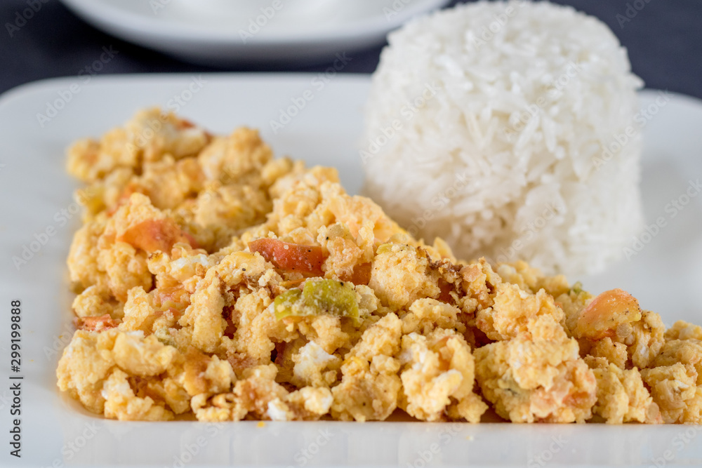 eggs with onion, tomato and rice (Colombian parrots) eggs with onion, tomato and rice (Colombian parrots)