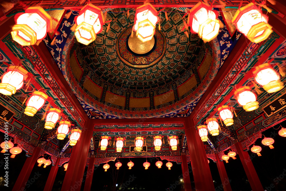 Obraz premium Chinese classical architecture in the dark