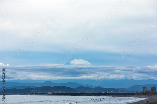 (神奈川県ｰ風景)辻堂から望む海岸と雲海の中の富士２ © moarave
