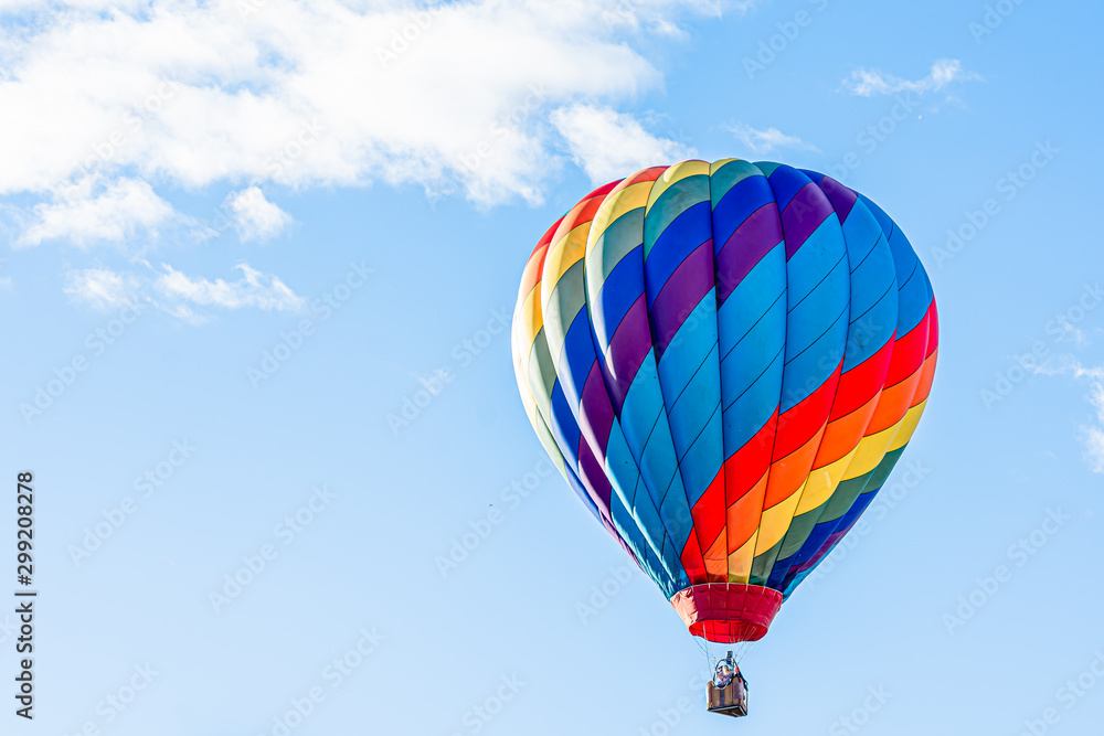 Obraz premium Balloon with blue sky background launch at festival in North Carolina,USA.