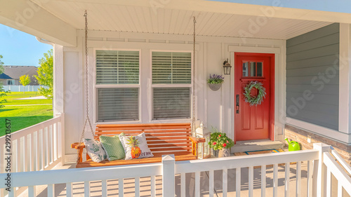 Quadro su tela Panorama frame Front porch of traditional home and swinging chair