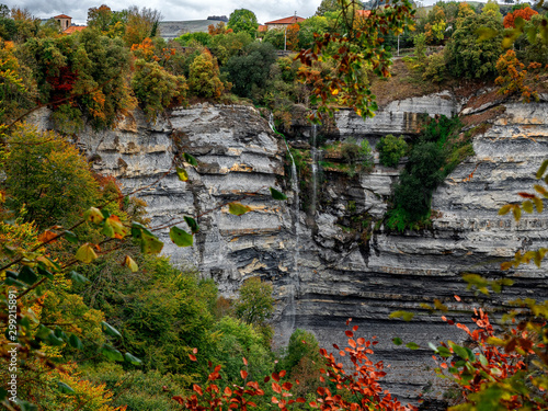 Fototapeta Naklejka Na Ścianę i Meble -  Gujuli waterfall