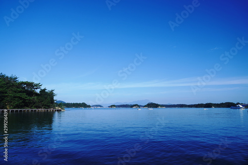 青々とした天草市の海の風景 © 初男 竹本