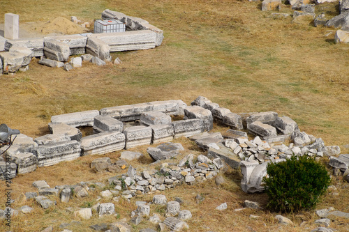 Foto Top view of the excavation site in ruined ancient city of Hierapolis