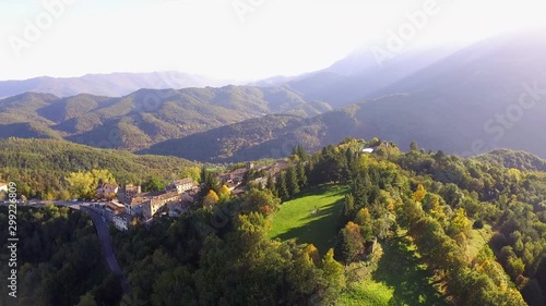 In volo su Montemonaco e sui monti Sibillini