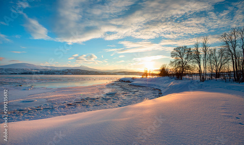 Fototapeta Naklejka Na Ścianę i Meble -  Beautiful landscape cracking ice, frozen norwegian sea coast at sunrise - Tromso, Norway