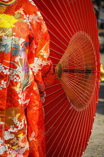 赤い十二単（日本民族衣装） © kanzilyou