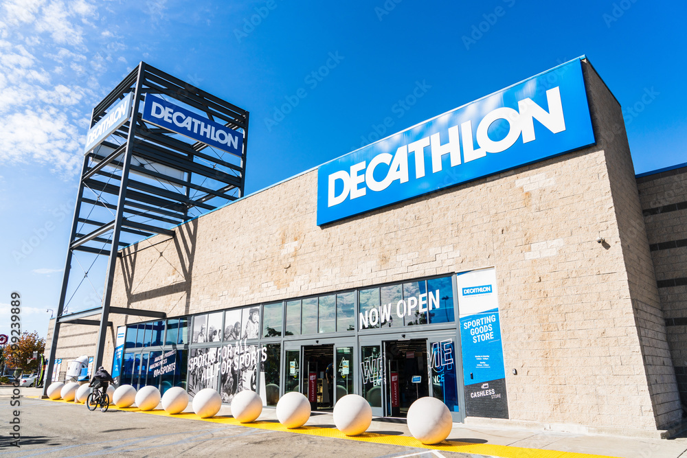 Oct 18, 2019 Emeryville / CA / USA - Exterior view of Decathlon Sporting  Goods flagship store, the first open in the San Francisco bay area, near  Oakland Stock Photo | Adobe Stock