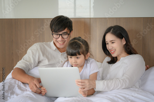 family member take care and teach kid learning on line internet on appropriate website for kids