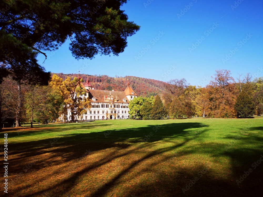 Graz Schloss Eggenberg im Herbst