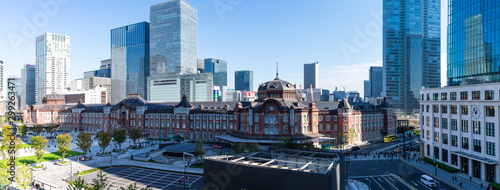 (東京都-風景パノラマ)青空の下の東京駅パノラマ風景１