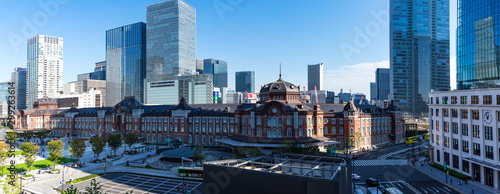 (東京都-風景パノラマ)青空の下の東京駅パノラマ風景２