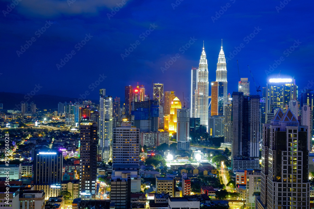 Obraz premium KUALA LUMPUR, MALAYSIA - October 27, 2019; Cityscape of Kuala Lumpur, the capital of Malaysia. Its modern skyline is dominated by the 451m tall Petronas Twin Towers or KLCC by locals
