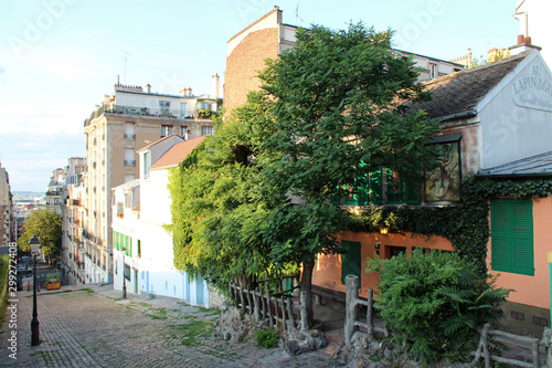 Photography ancien restaurant (lapin agile) in montmartre in paris (france)
