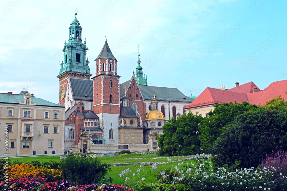 Obraz Widok zamku na Wawelu z ogrodami i katedrami. Historyczne miasto Kraków w Polsce