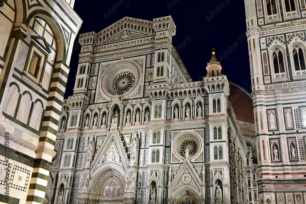 Fototapeta premium Santa Maria del Fiore Cathedral at night. Florence. Italy.