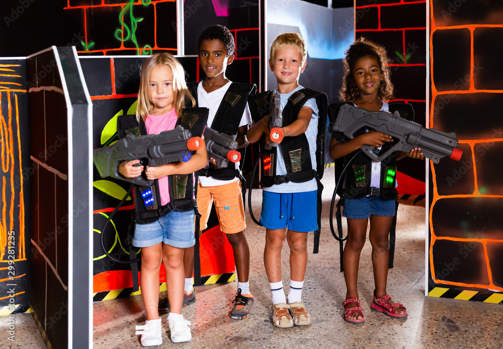 Group of smiling tweenagers with laser guns