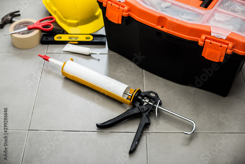 Фотография white silicone caulk