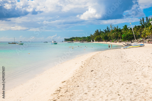 Fototapeta Naklejka Na Ścianę i Meble -  Luxury beach in Mauritius. Transparent ocean with boats, beach and palms