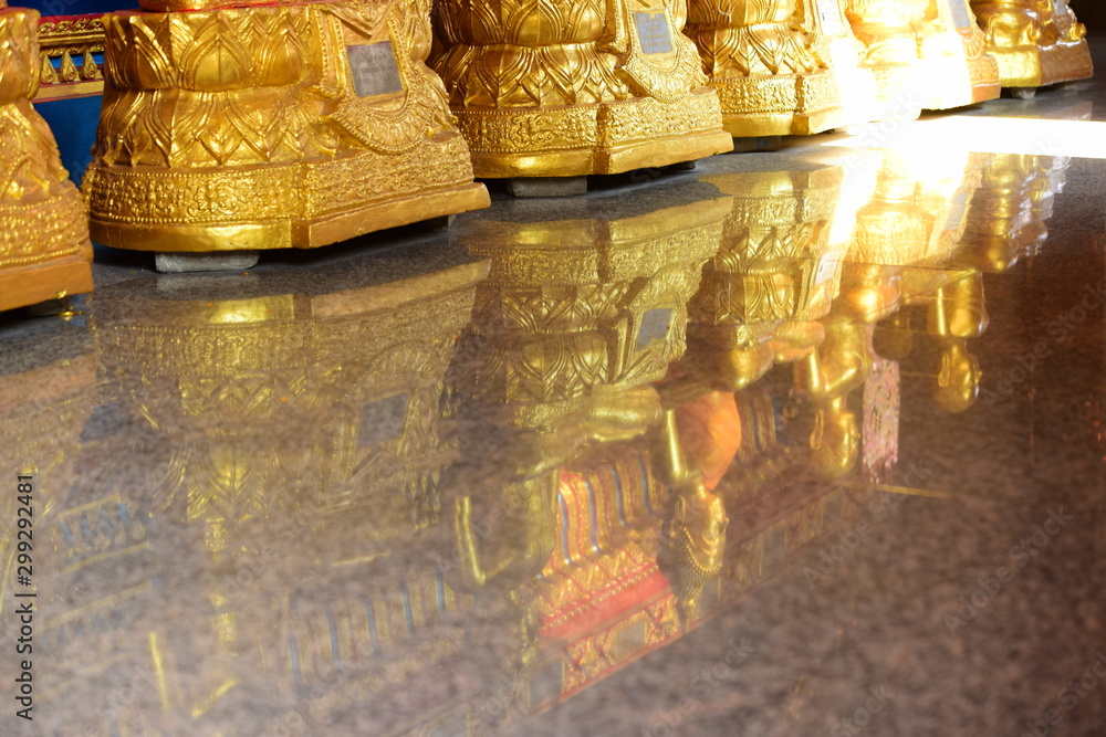 Fototapeta premium Golden Buddha statue, Thailand