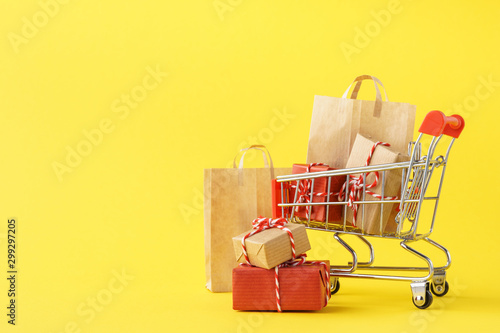 Fotografia Shopping cart full of various gift boxes and paper bags.