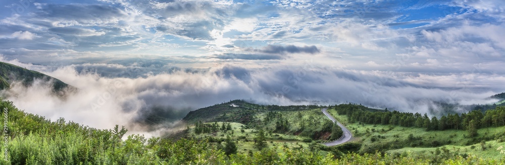 群馬県・草津町 国道292号線展望スペースより眺める雲海のパノラマ風景