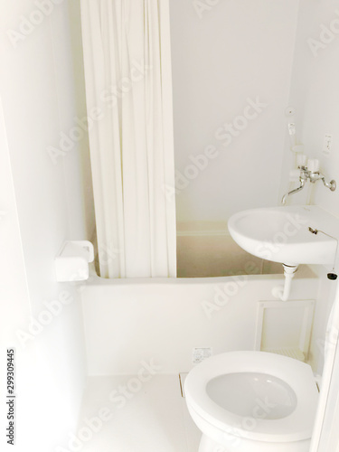 綺麗な三点ユニットバス