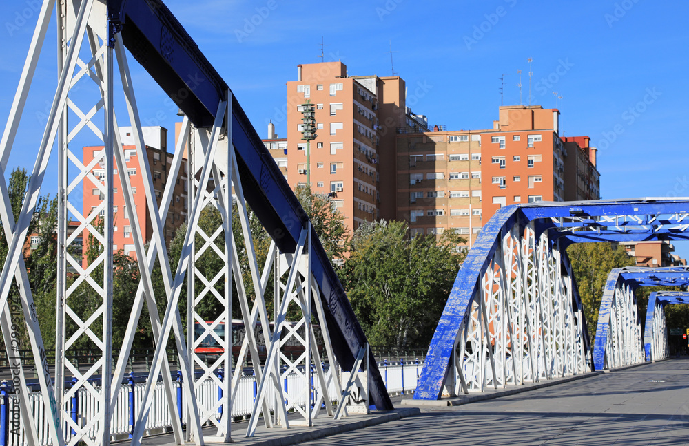 Envío Son Agotar puente de hierro sobre el rio ebro zaragoza 4M0A9147-as19 foto de Stock |  Adobe Stock