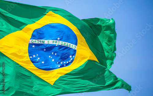 Bandeira do Brasil ao vento photo