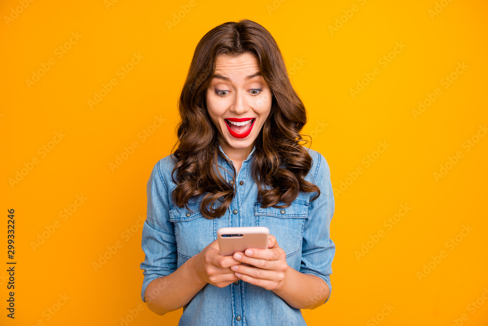 Photo of curly wavy white trendy style screaming girl shouting wow during chatting with her internet friend expressing positive emotions isolated over yellow vivid color background Photo of curly wavy white trendy style screaming girl shouting wow during chatting with her internet friend expressing positive emotions isolated over yellow vivid color background