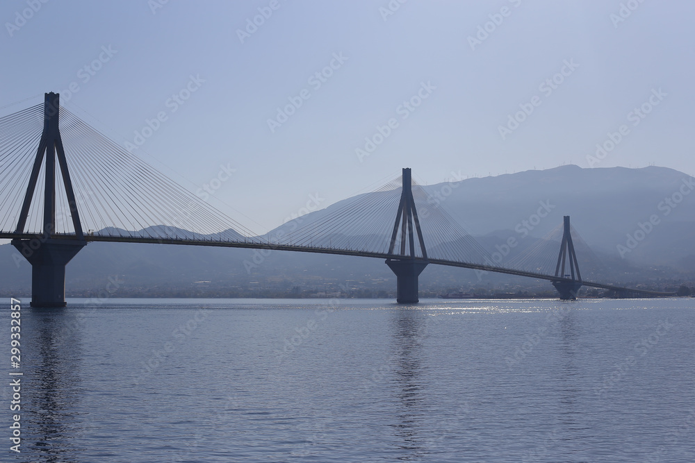 Obraz premium Rio Antirio Bridge and blue sea